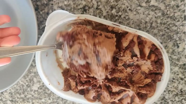Me encanta el helado y me encantan los penes, ¿por qué no juntar los dos?