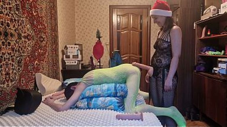 Girl pegging man dog mask in the ass homemade amateur