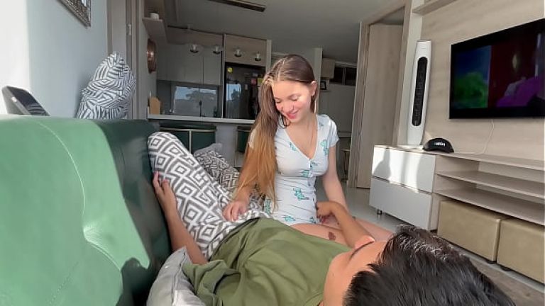 JOVEN HIJASTRA TRAVIESA me seduce cuando estamos solos