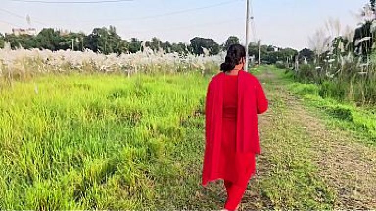 A beautiful local girlfriend, with large and attractive buttocks, enters the forest to satisfy her boyfriend's sexual desires.